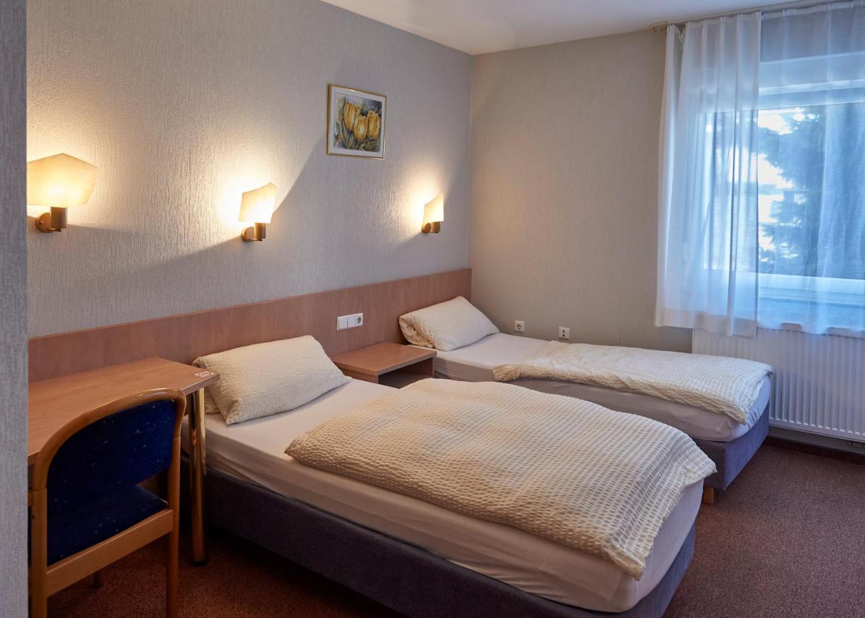 Hotel Restaurant Lindenhof Biblis Esterno foto