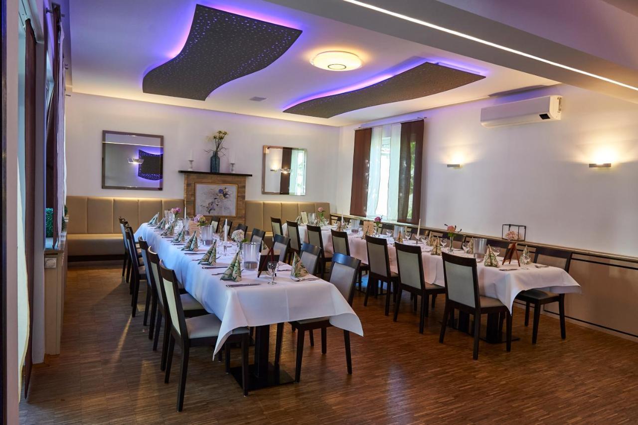 Hotel Restaurant Lindenhof Biblis Esterno foto