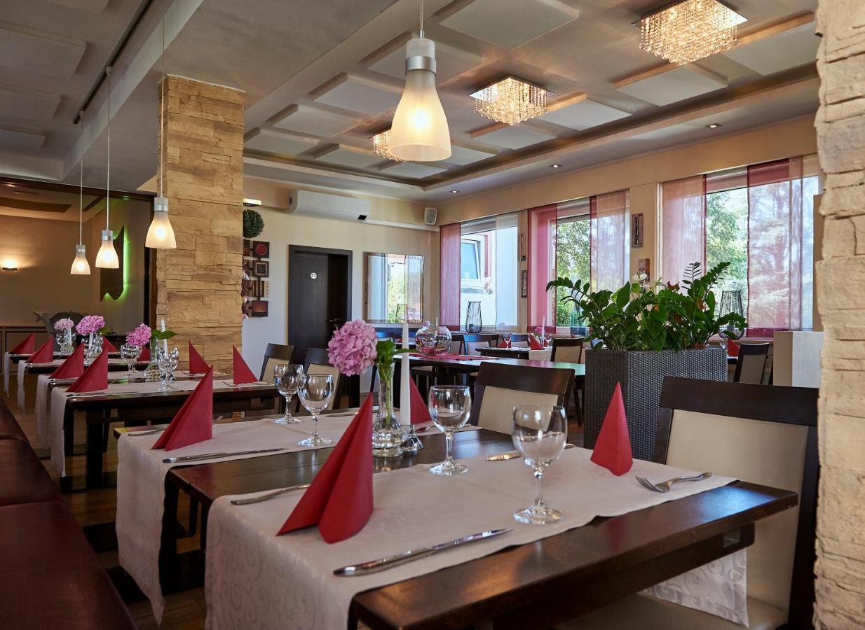 Hotel Restaurant Lindenhof Biblis Esterno foto