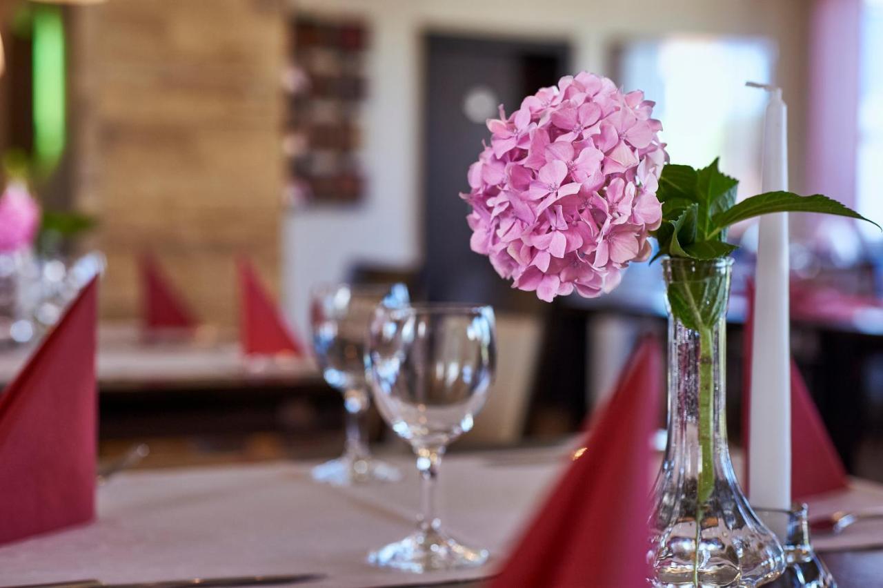 Hotel Restaurant Lindenhof Biblis Esterno foto
